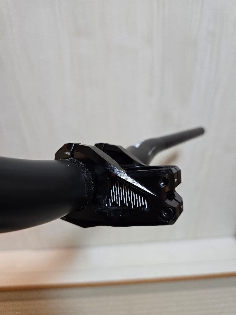 TRUVATIV カーボンライザーバー FUNNステムセット