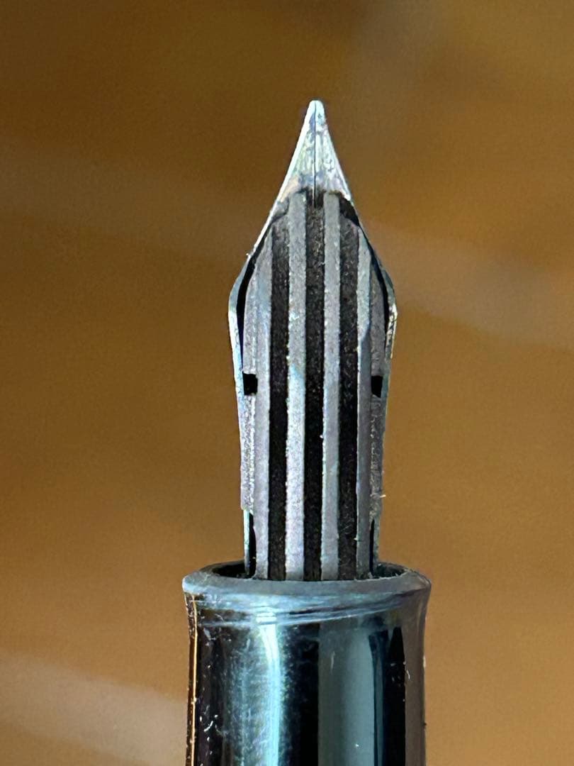 【Pelikan 万年筆 #140 緑縞 ヴィンテージ 14K セミフレックス】