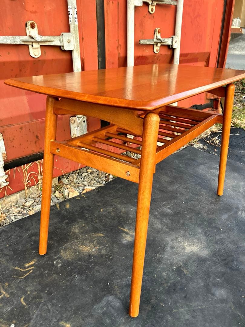 カフェテーブル