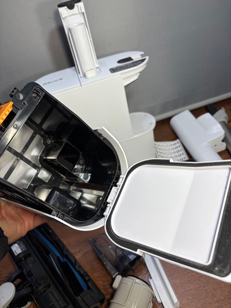 Sharkコードレススティッククリーナー LC150J T6管理番号1025 ￼