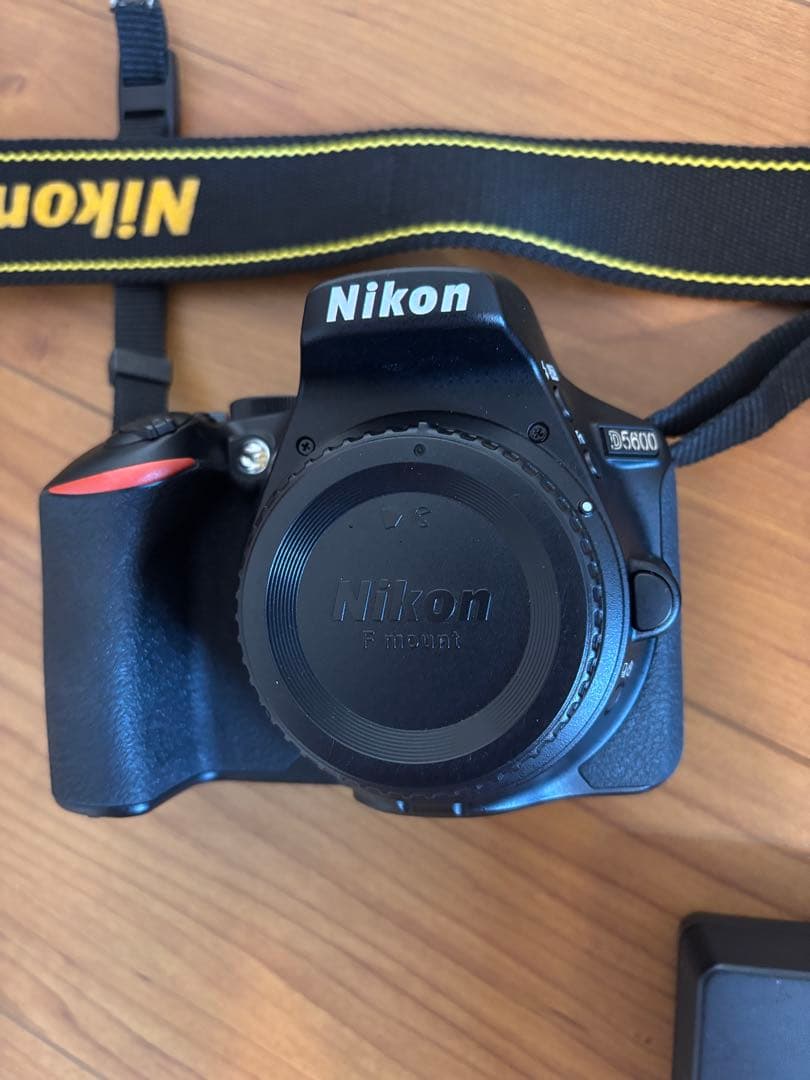【美品】Nikon D5600 ダブルズームキット
