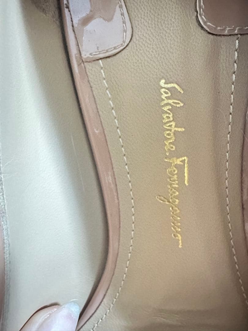 美品フェラガモ ♡ヴァラリボンパンプス　23.5