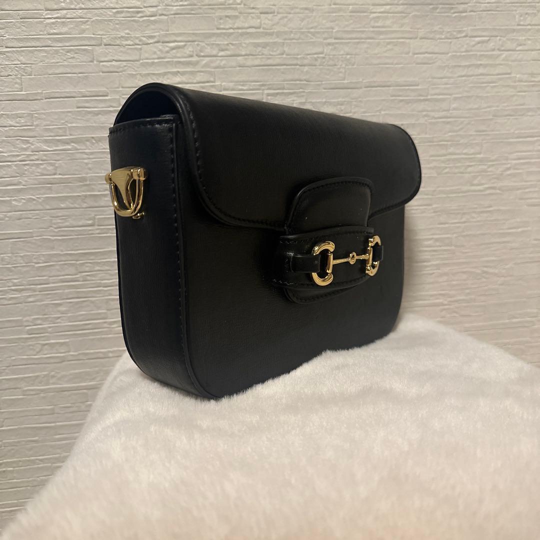 gucci黒いフラップショルダーバッグ