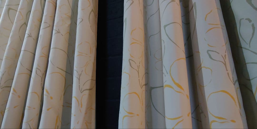 激安！希少！高級一流メーカーカーテン 現行品！両開き小窓サイズ×2セット分！