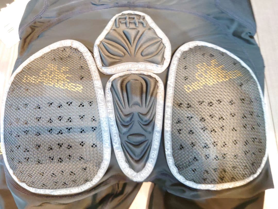 ARK ヒッププロテクター　Mサイズ　未使用