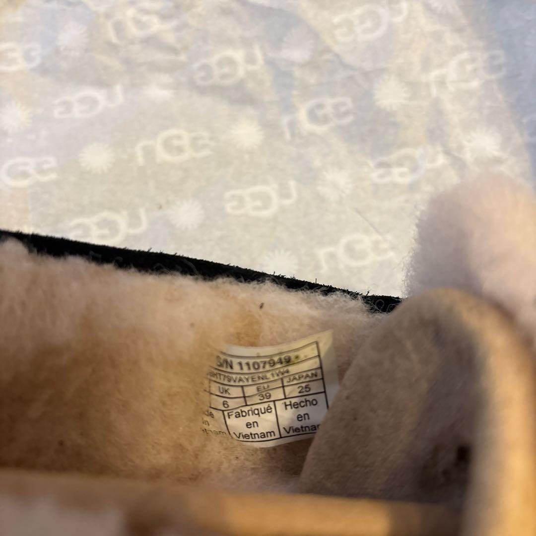 新品　未使用　UGG ブラック モカシン　DAKOTA 8 Jp:25センチ