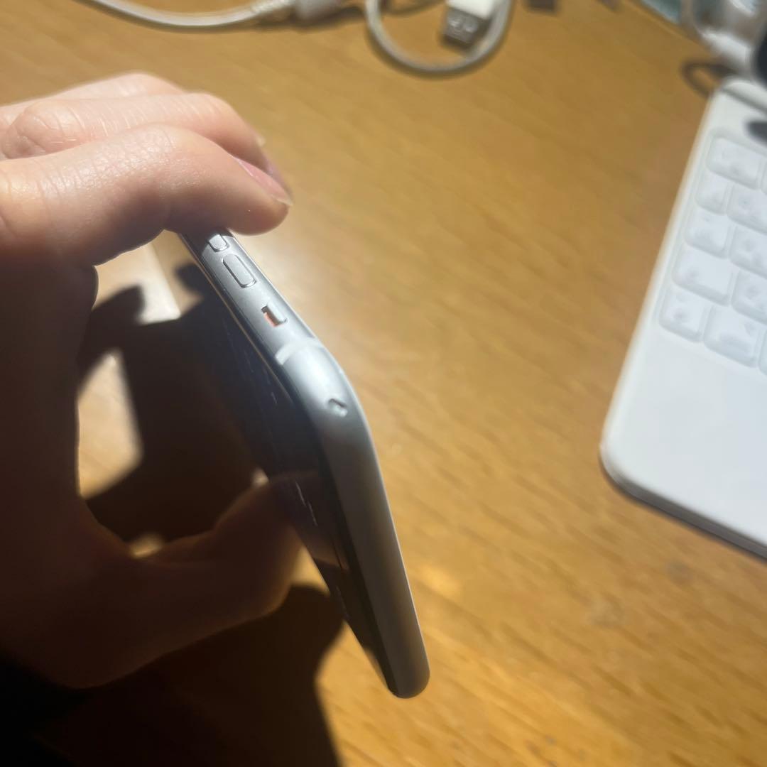 Apple iPhone se2 ホワイト 本体