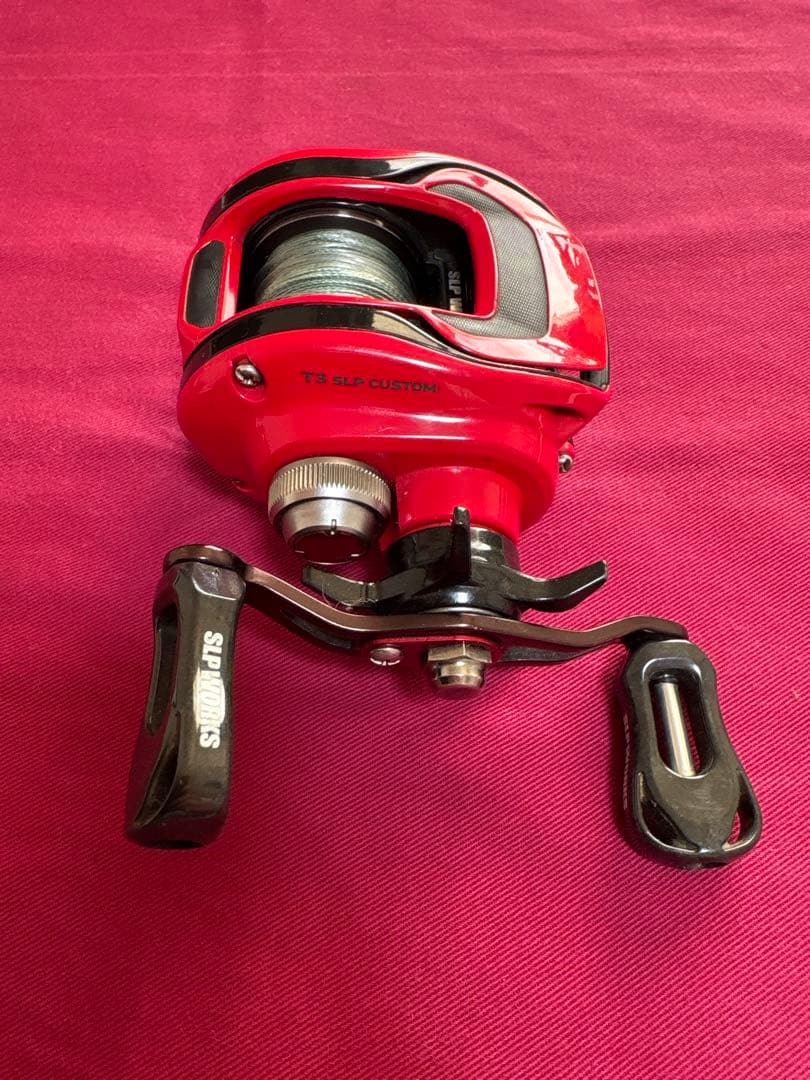 ダイワ T3 SLP CUSTOM レッド ベイトリール 右ハンドル