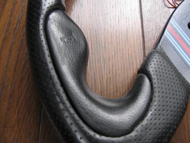 MOMO MARTINI RACING 　マルティニ　レーシング　バージョン