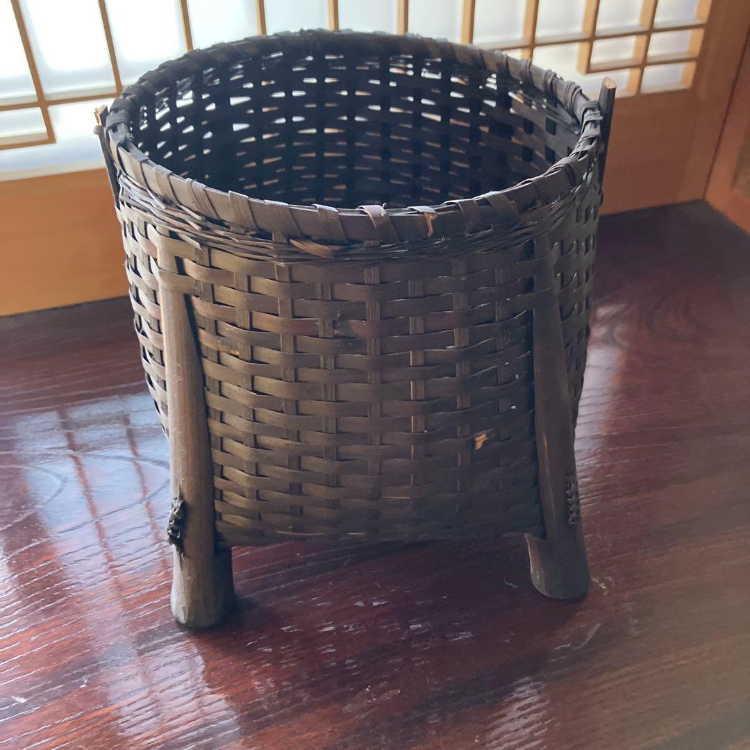 脚付きダークブラウンバスケット