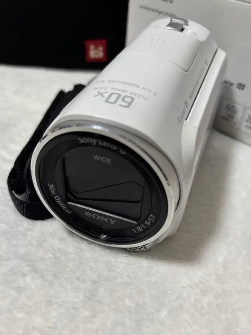 ソニーSONY HDR-CX670 ビデオカメラ　白　バッテリー×2 三脚付
