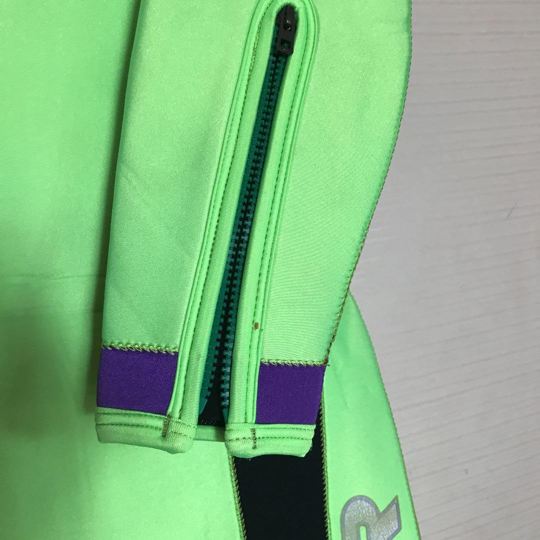 ウェットスーツ