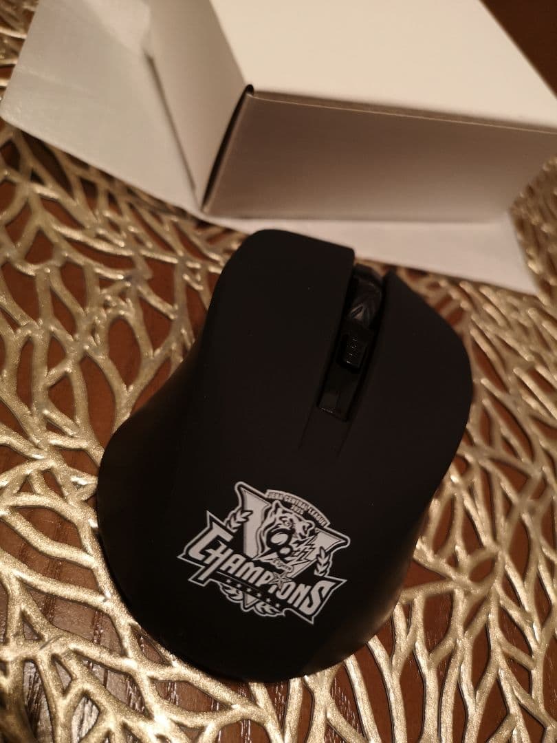 阪神タイガース 2025 優勝記念品 置時計 マウス など