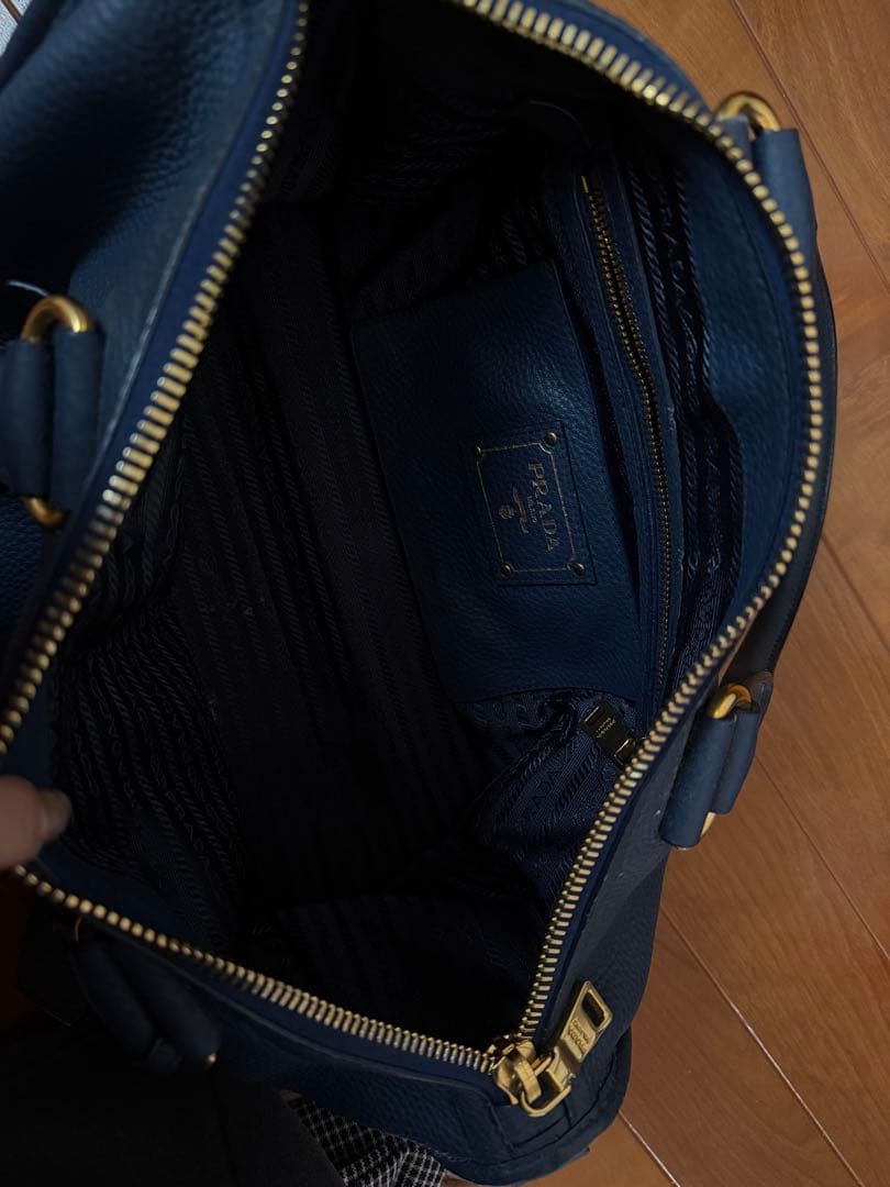 PRADA ネイビー レザー ショルダーバッグ