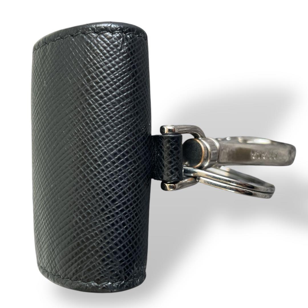 【極美品】プラダ バッグチャーム イヤホンケース 三角ロゴ サフィアーノレザー