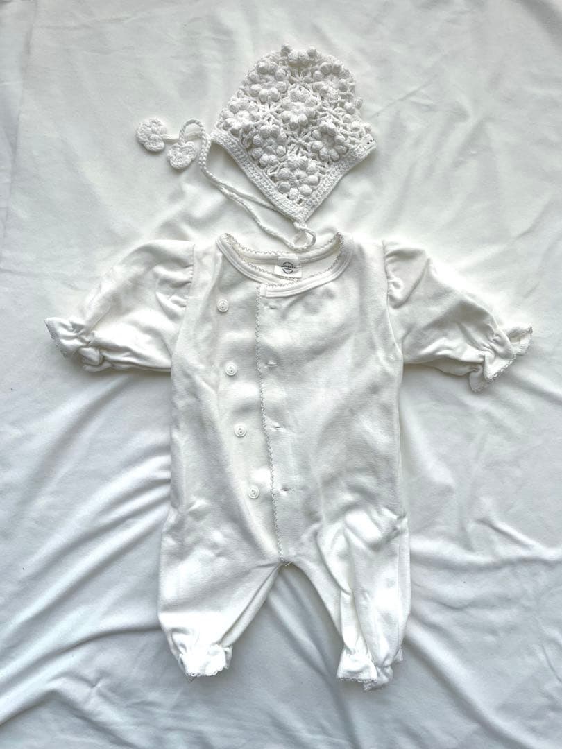 monbebe ホワイトロンパースと帽子セット 双子 年子