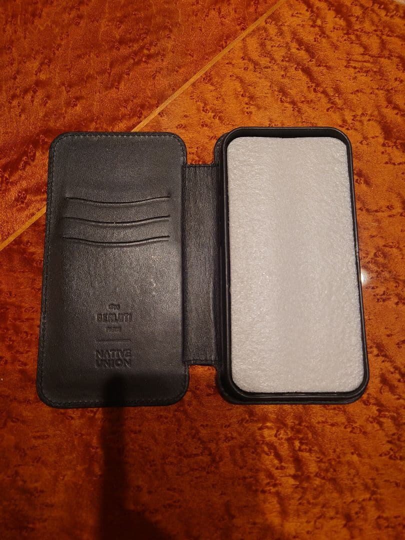 BERLUTI iPhone15pro スマホケース ベルルッティ スクリット