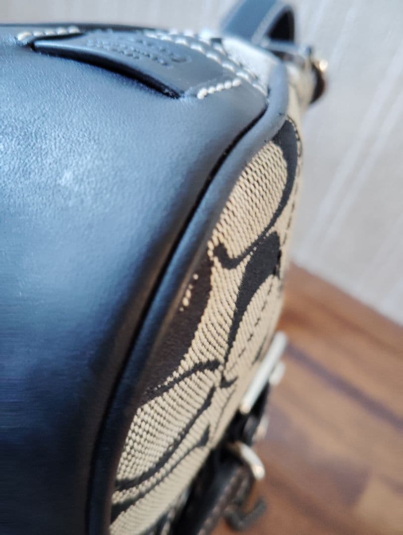 美品　人気　コーチ　シグネチャー　ワンショルダーバッグ　ブラック　保護袋付き