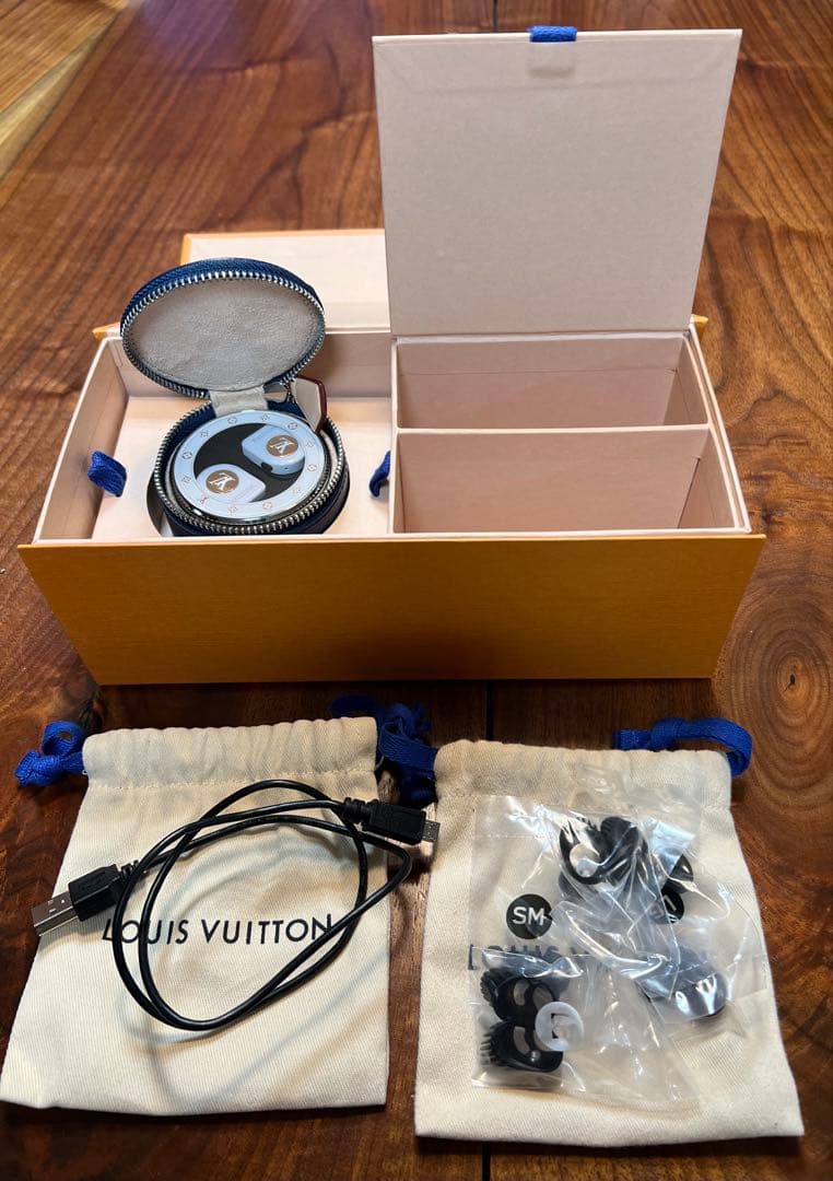 正規品人気のホワイト‼️ルイヴィトン　イヤホンQAB120 箱付き