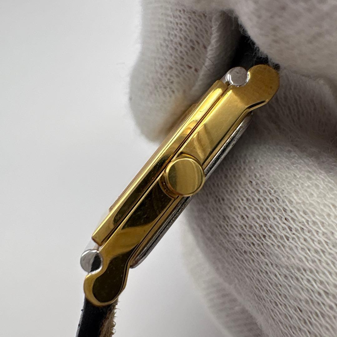 Yves Saint Laurent ブラックレザー時計　不動