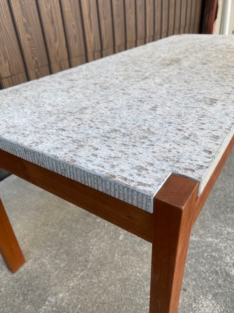 北の住まい設計社　センターテーブル　コンクリート　石材　ローテーブル