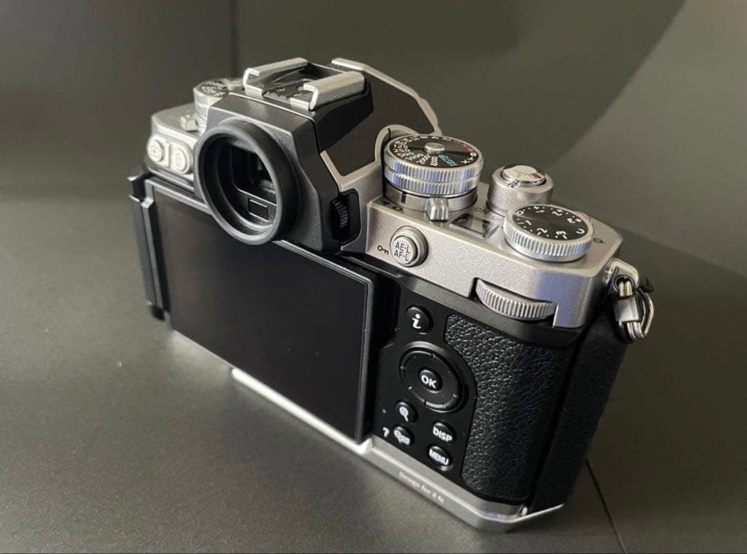 Nikon Z fc ミラーレス一眼カメラ