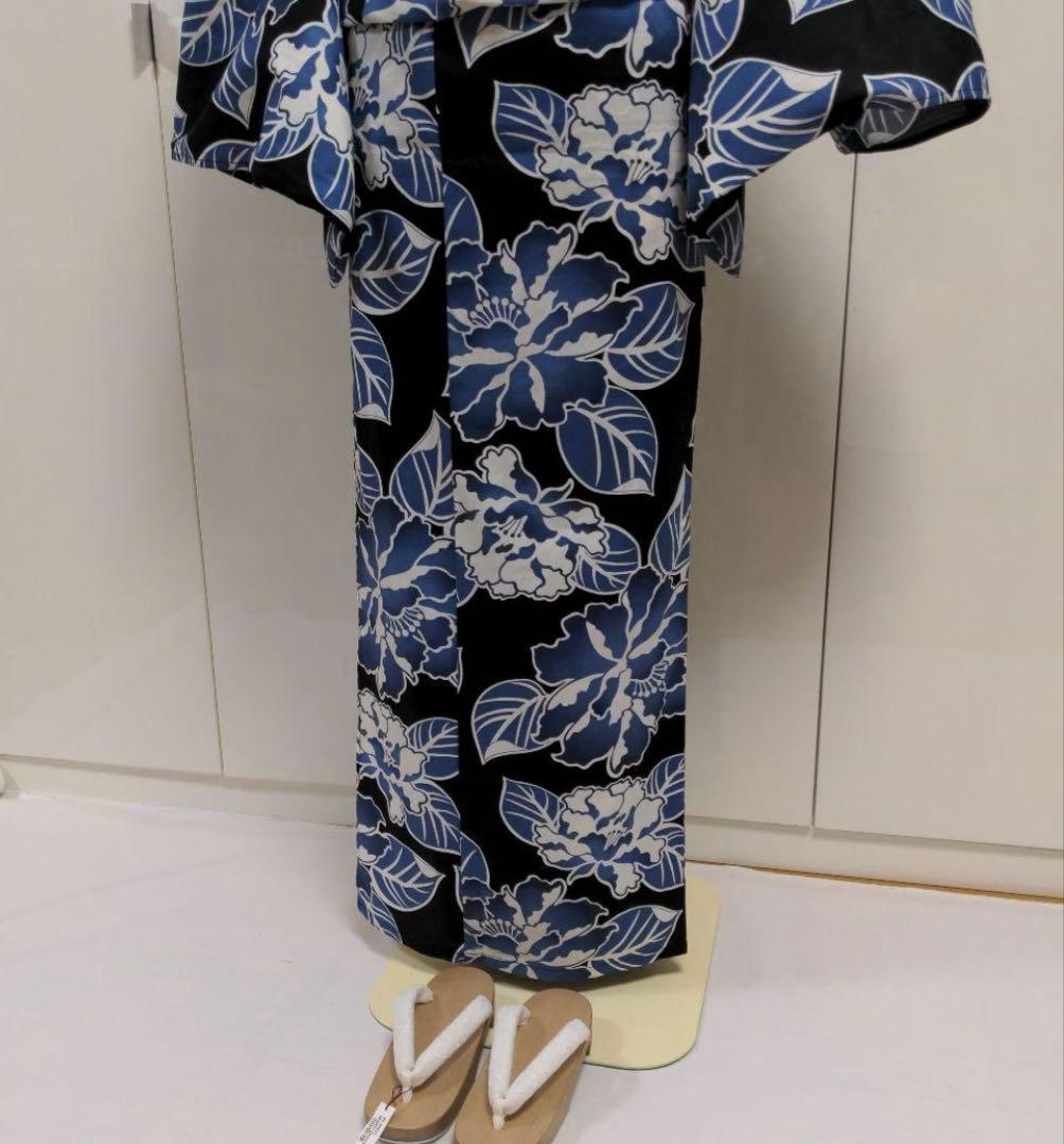 浴衣　ゆかた　ユカタ　サイズM クロ✖️ネイビー　花柄　浴衣単品