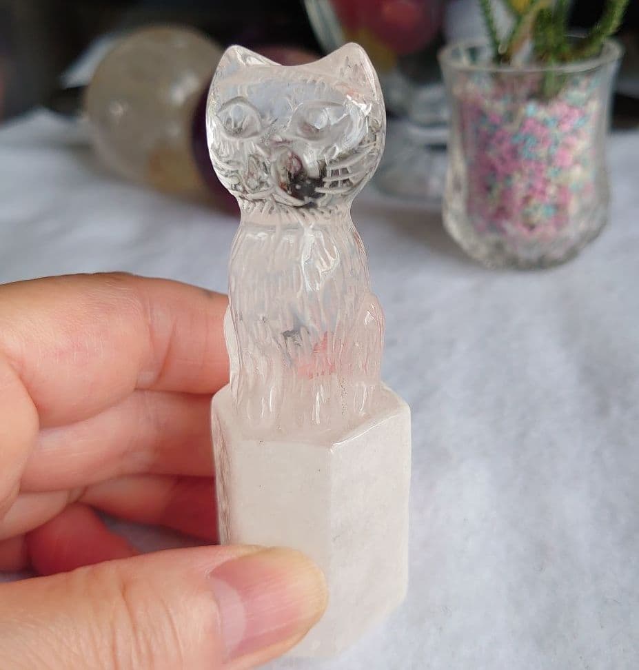 ★ホワイトガーデンクォーツ　クリアクォーツねこネコ猫の置物