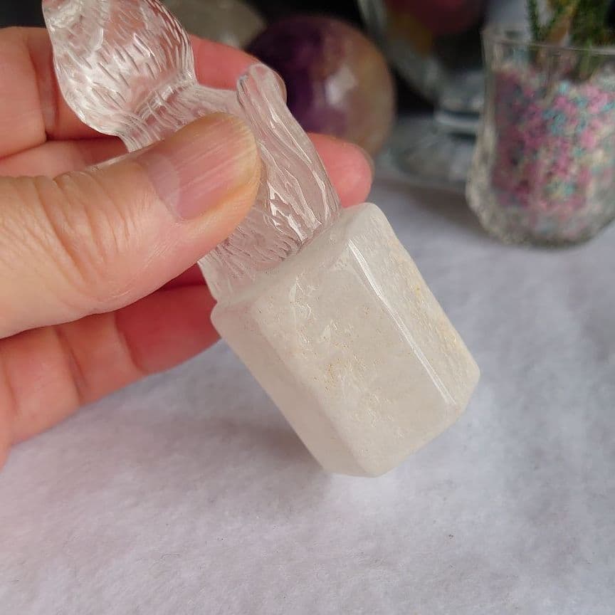 ★ホワイトガーデンクォーツ　クリアクォーツねこネコ猫の置物