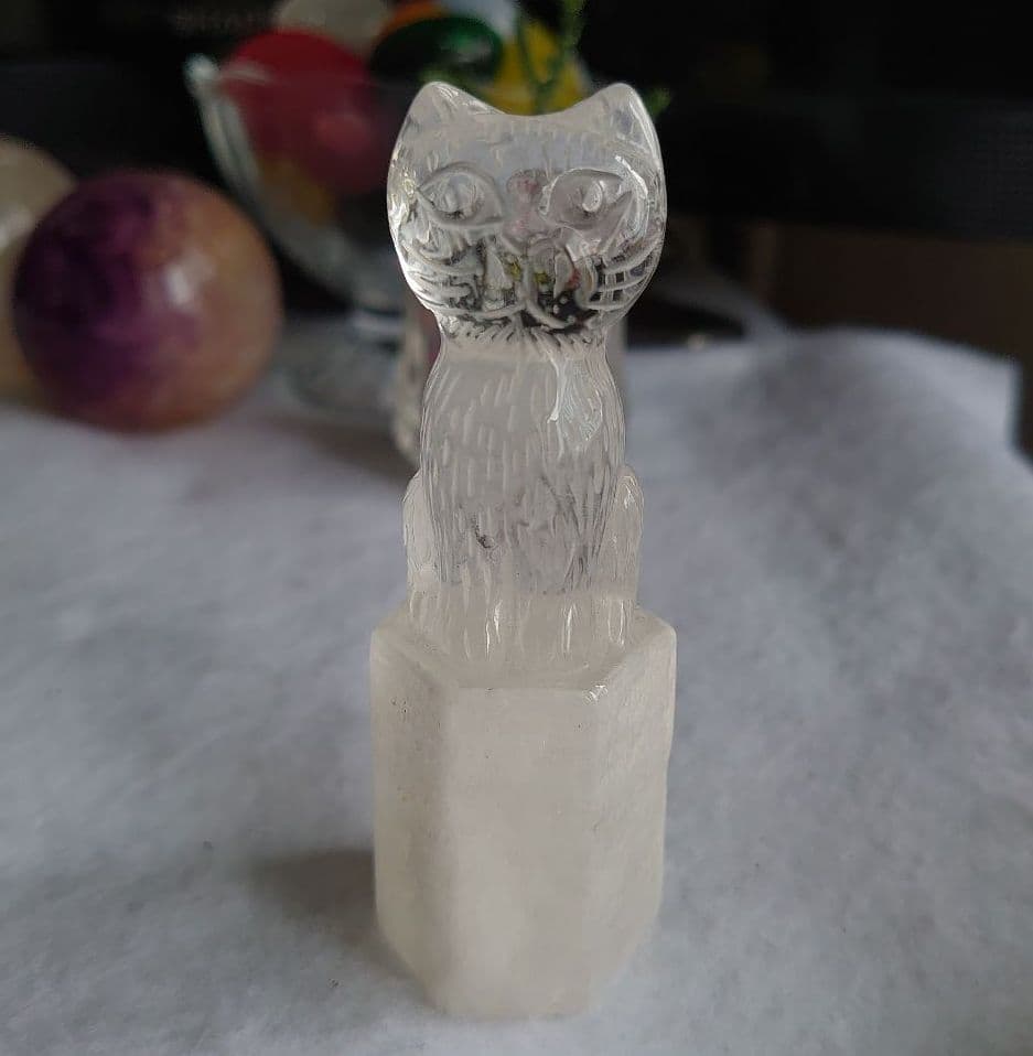 ★ホワイトガーデンクォーツ　クリアクォーツねこネコ猫の置物