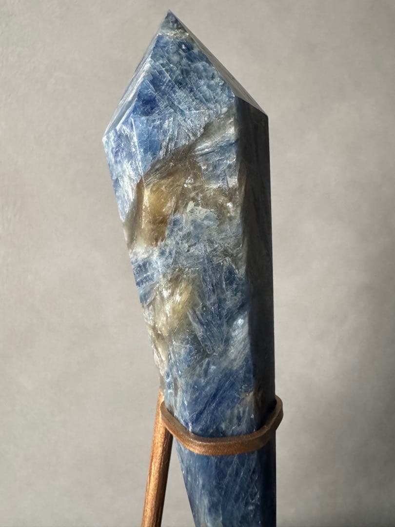 ブラジル産 カイヤナイト ワンド ゴールドスタンド付き 214g