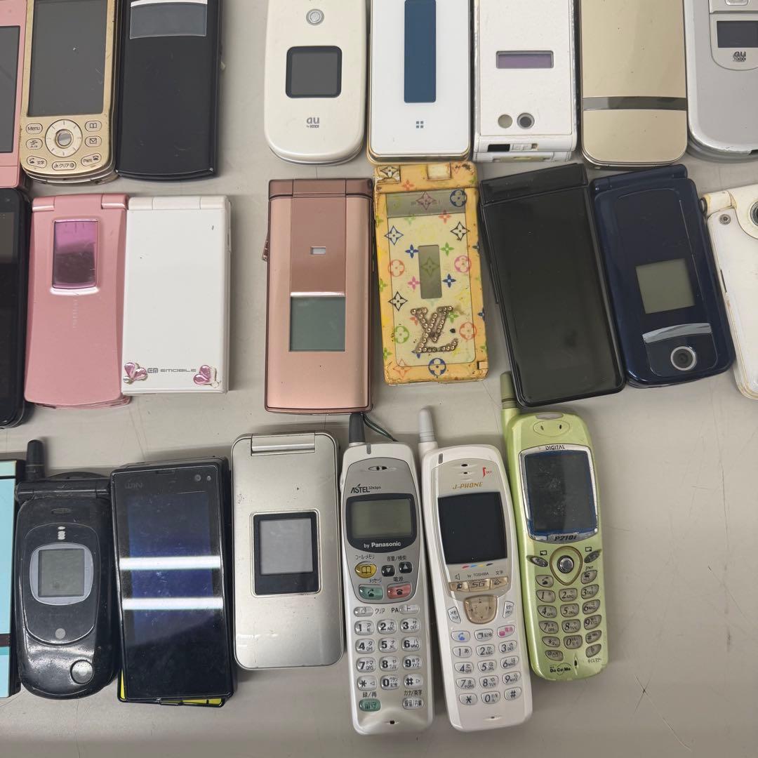ガラケー　110個まとめ売り　ジャンク品　折りたたみ式携帯電話セット