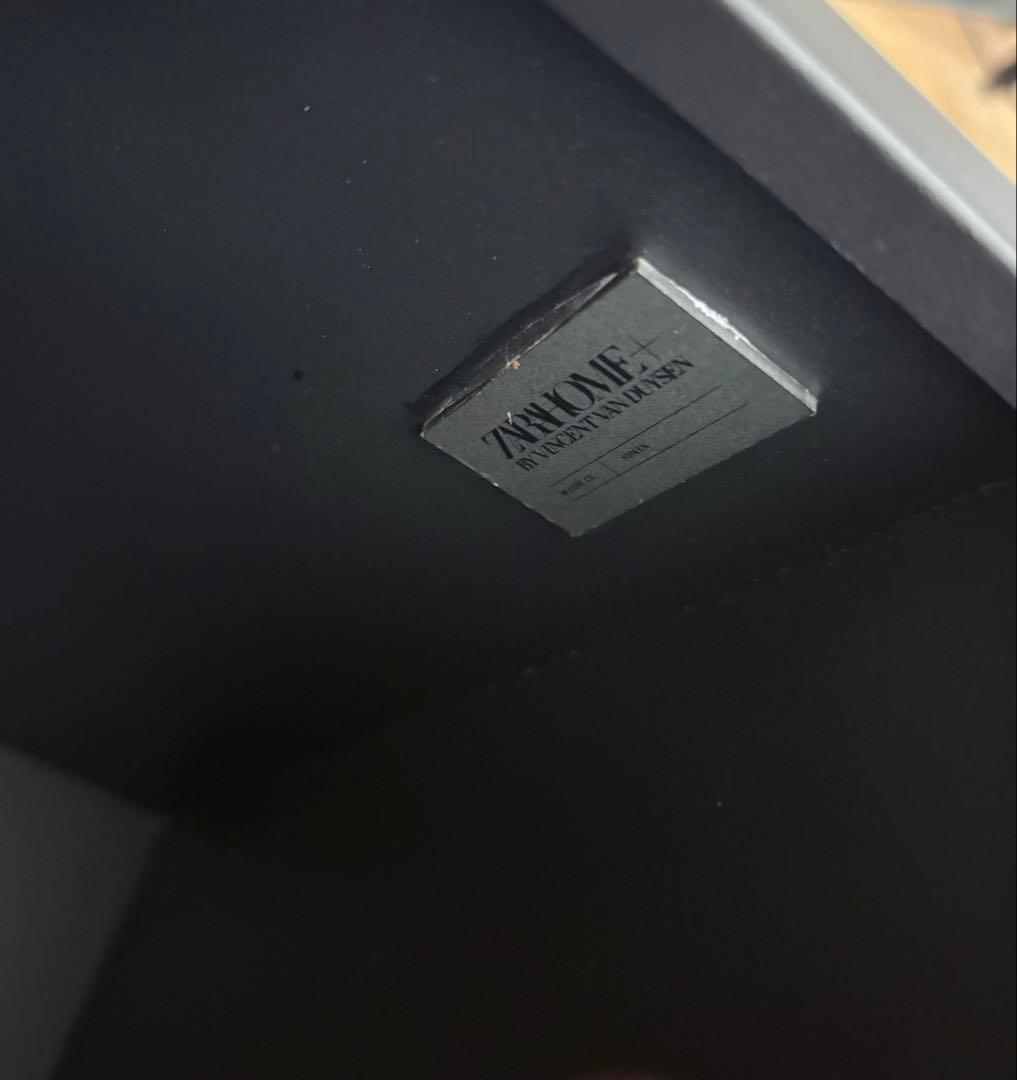 ZARA  BY VINCENT VAN DUYSEN メタルボックス