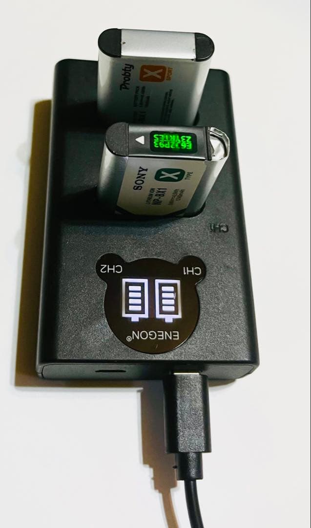 SONY ZV-1 室内のみ使用。まずまず美品、動作良好。付属多い。ハンドル付き