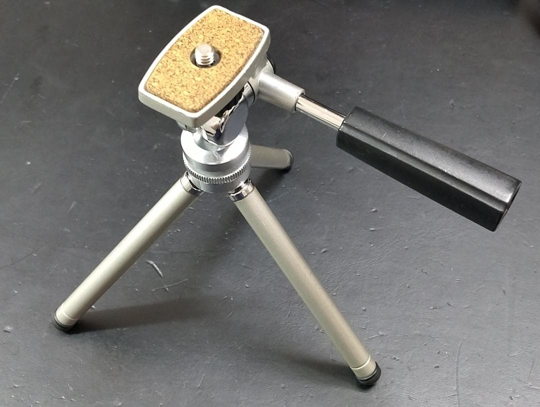 JVC Everio GZ-E565-T 追加バッテリー＆三脚付き