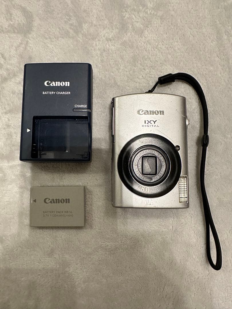Canon IXY DIGITAL 8.0メガピクセル 本体と付属品