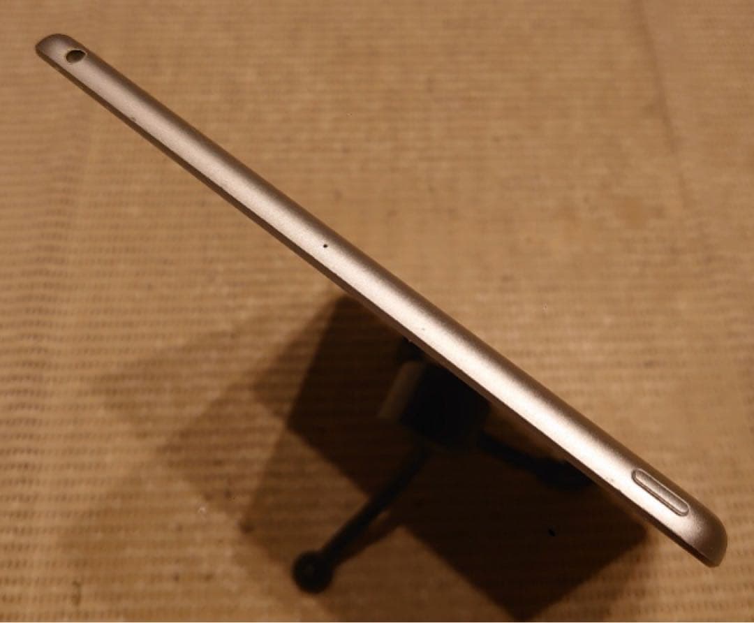 完動品iPad第6世代(A1893)本体128GBシルバー送料込EJF8N