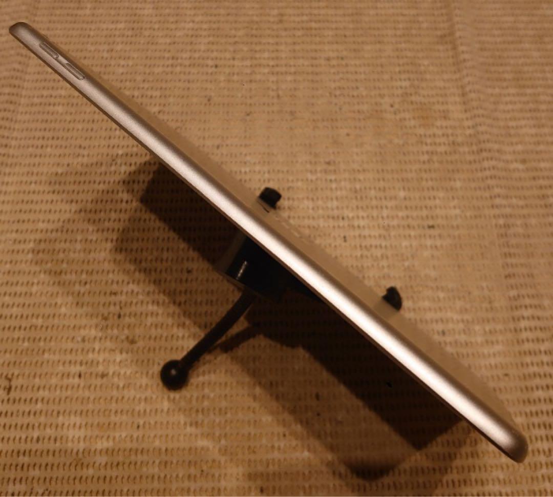 完動品iPad第6世代(A1893)本体128GBシルバー送料込EJF8N