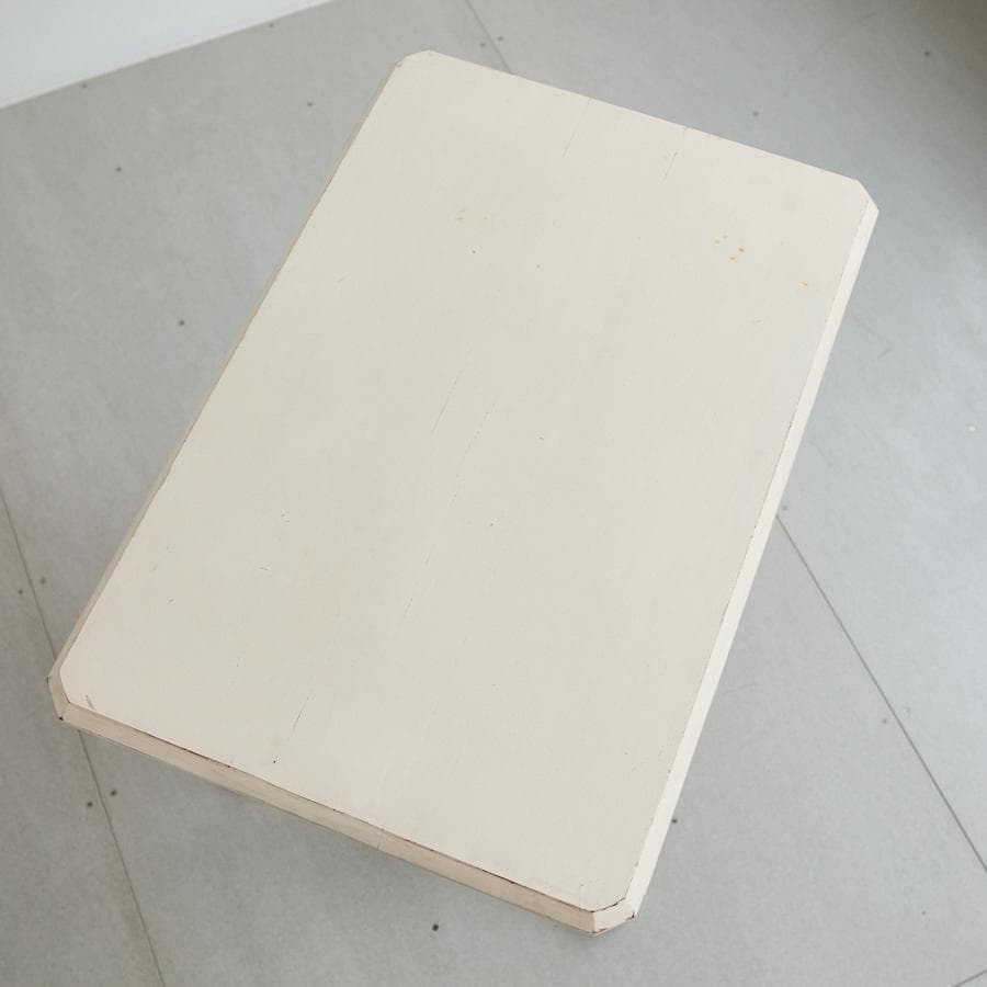 アンティーク調　テーブル　サイドテーブル　アイボリー　白　木製　ヨーロッパ調