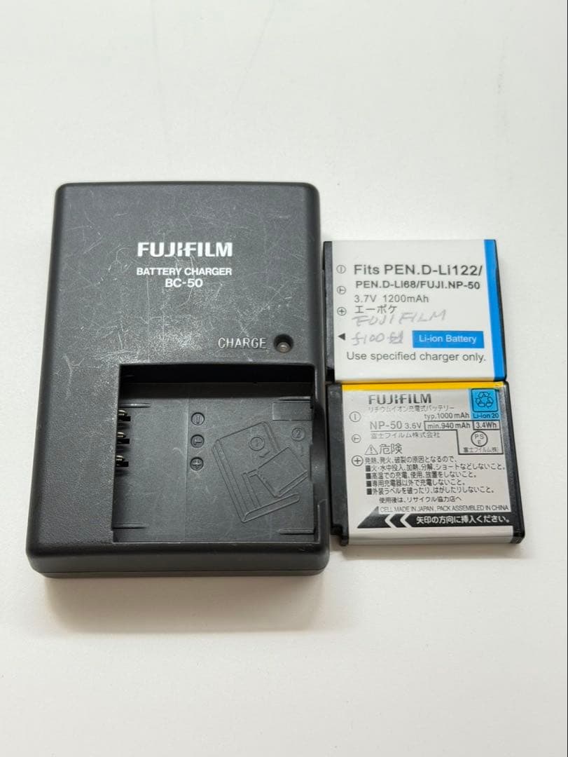 富士フイルム　FUJIFILM FinePix F100fd デジカメ