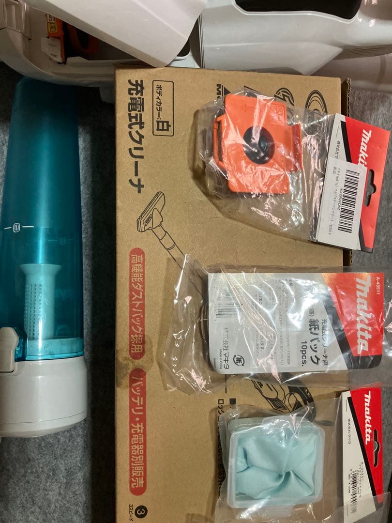 美品　Makita クリーナー CL282FDZ CW サイクロン箱、説明書付き