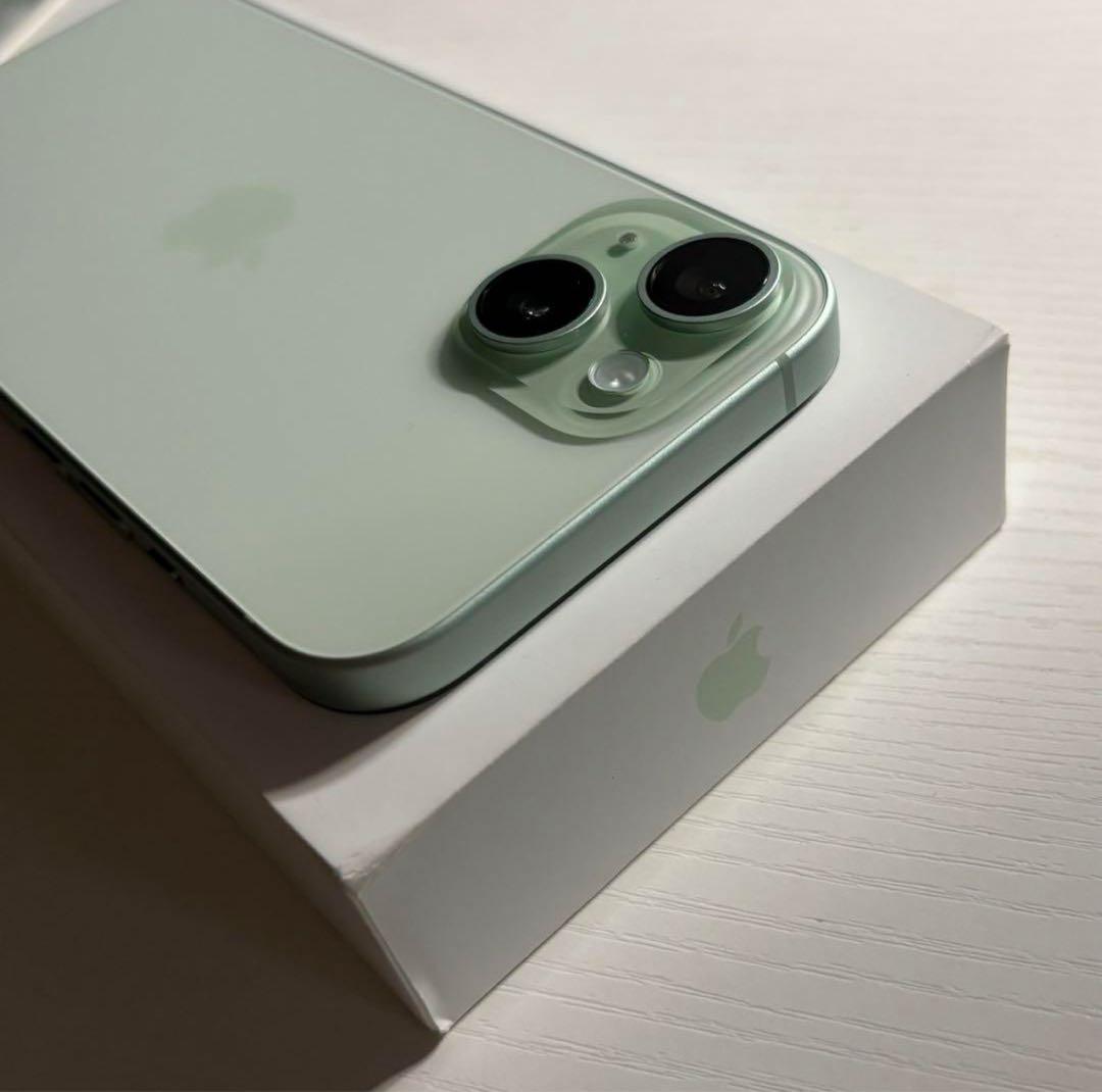 iPhone 15 128GB グリーン SIMフリー 極美品