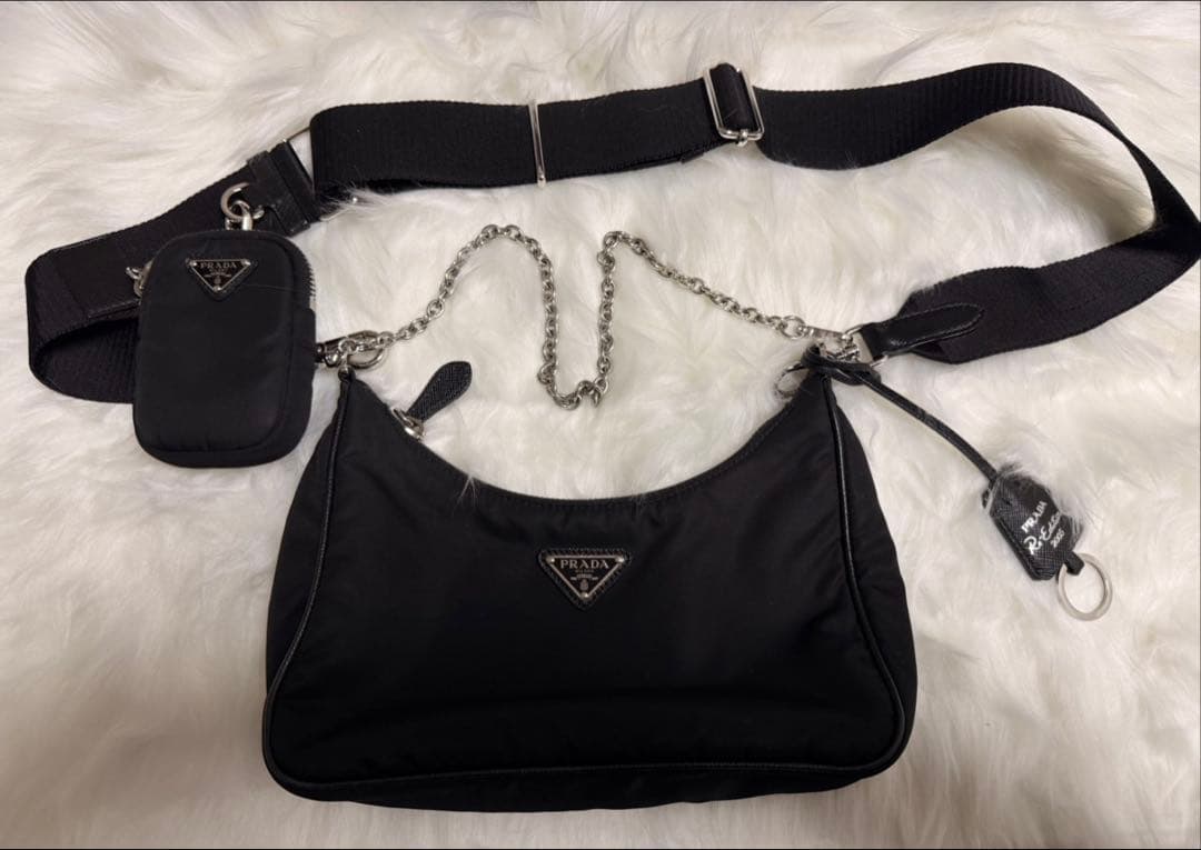 PRADA Re-Edition 2005 ブラックショルダーバッグ