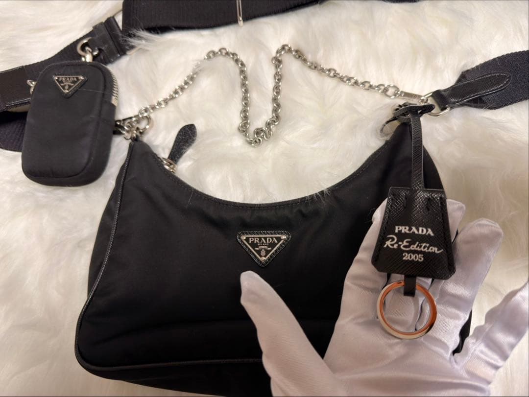PRADA Re-Edition 2005 ブラックショルダーバッグ