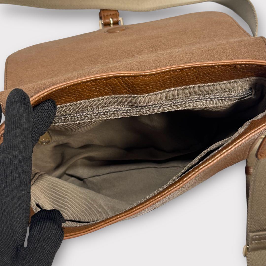 極美品✨FURLA フルラ　ウラニア　ショルダーバッグ　斜めがけ　レザー