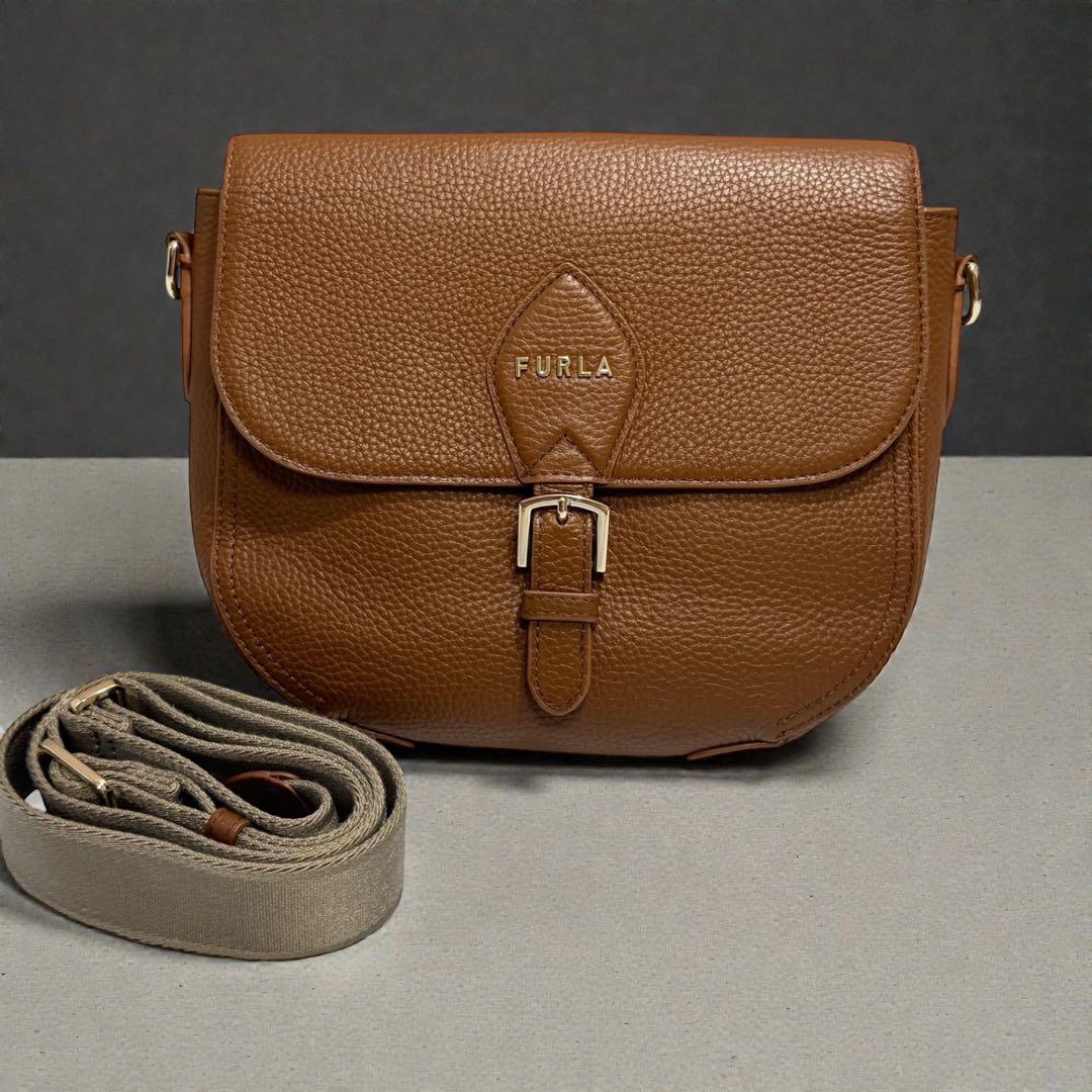 極美品✨FURLA フルラ　ウラニア　ショルダーバッグ　斜めがけ　レザー