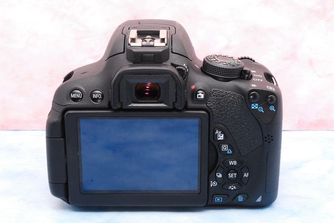 キャノン Kiss X7i☆手ぶれ補正標準＆超望遠レンズ付☆一眼レフカメラ