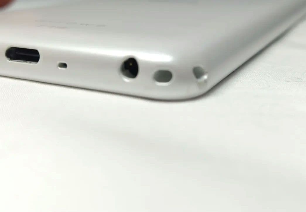 docomo arrows F-41B ロホワイト