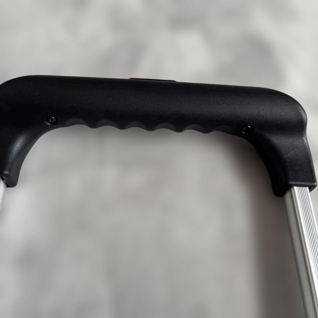 MOTIV モーティブ　ボウリングバッグ 2個用 付属品付　キャリー　キャスター