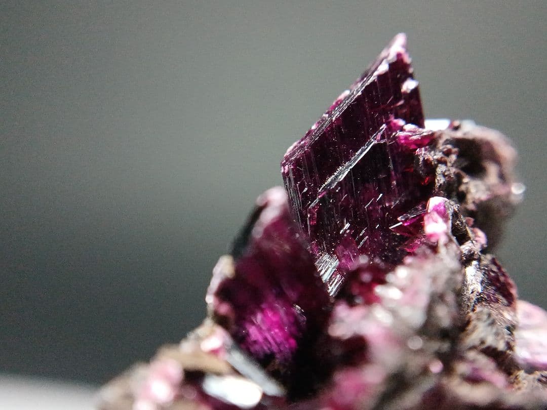 だいき　エリスライト　原石　コバルト華　鉱物標本